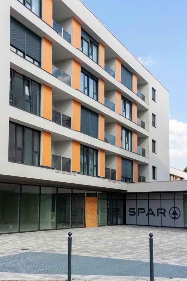 Center Rev Apartment With Free Underground Garage Győr Eksteriør bilde
